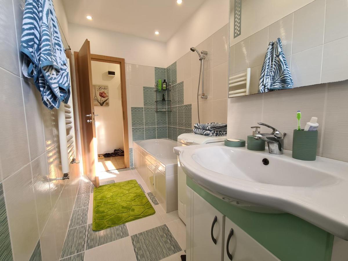 Best Apartment Hunedoara Eksteriør bilde