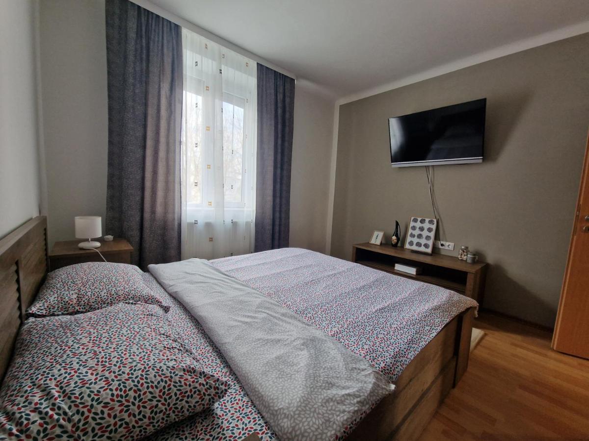 Best Apartment Hunedoara Eksteriør bilde